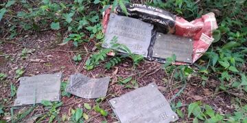 Recuperan placas conmemorativas robadas del Monumento a la Bandera en Puerto Rico.