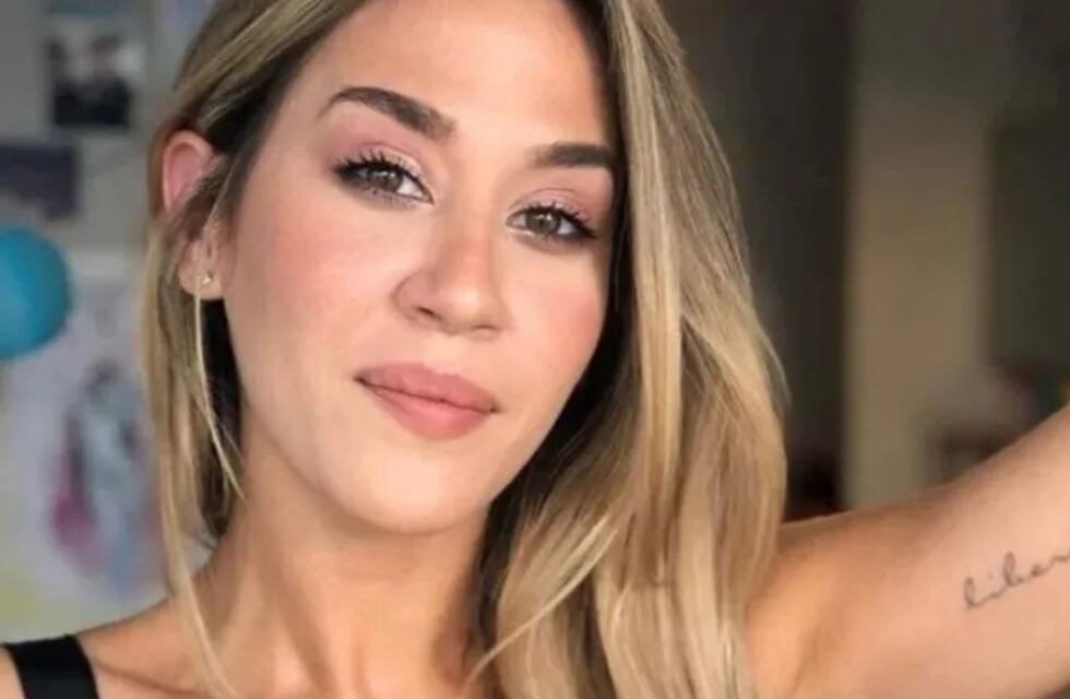 ¡Sin pudor! Jimena Barón se fotografió desde el baño con los pantalones bajos y una pose escatológica