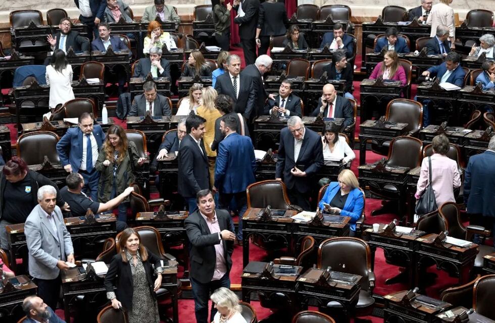 Escándalo en Diputados: el oficialismo levantó otra sesión en medio de gritos, insultos y cánticos