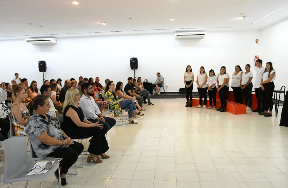 Las Extensiones Áulicas del EEMPA tienen sus primeros egresados y egresadas