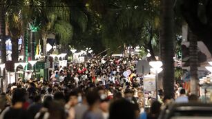 Mucho turismo en la temporada de verano en Carlos Paz. Una multitud en la peatonal la primera noche de 2022
Yanina Aguirre