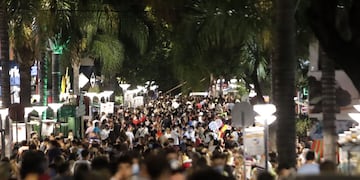 Mucho turismo en la temporada de verano en Carlos Paz. Una multitud en la peatonal la primera noche de 2022
Yanina Aguirre
