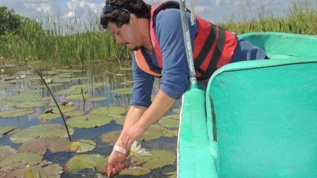 Es científico del CONICET, pero maneja un Uber para llegar a fin de mes