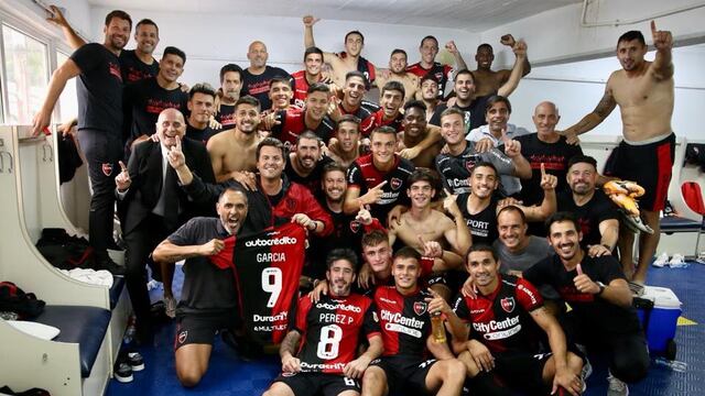 El plantel de Newell's estalló de alegría en el vestuario de la cancha de Rosario Central.