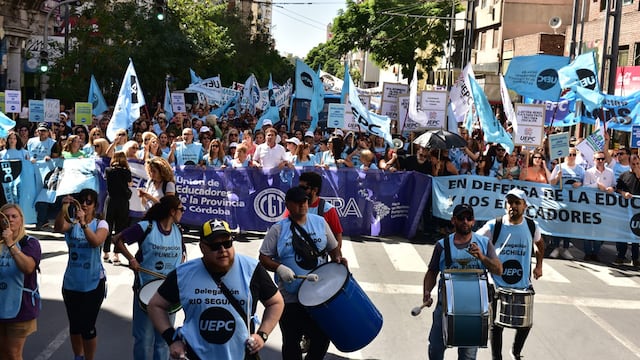 Docentes de Córdoba analizan el cuarto ofrecimiento del gobierno de Martín Llaryora.