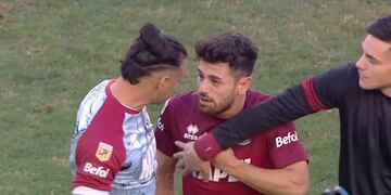 Lautaro Acosta y Fernando Monetti se dijeron de todo luego del partido entre Lanús y Colón.