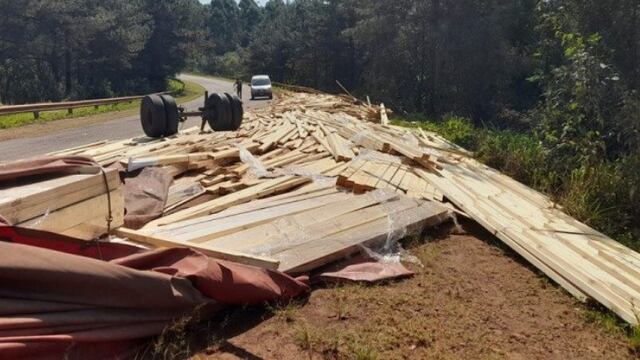 Accidente vial en El Alcázar dejó daños materiales.