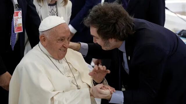 El presidente Javier Milei y el papa Francisco se reencontraron en la cumbre del G7 (Foto gentileza)