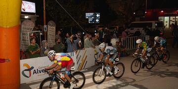 Participan más de 80 pedalistas de todo el país.