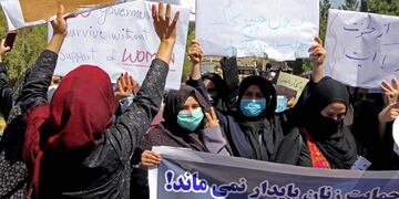 Mujeres afganas reclamaron por su derecho a trabajar. (Foto: Télam)