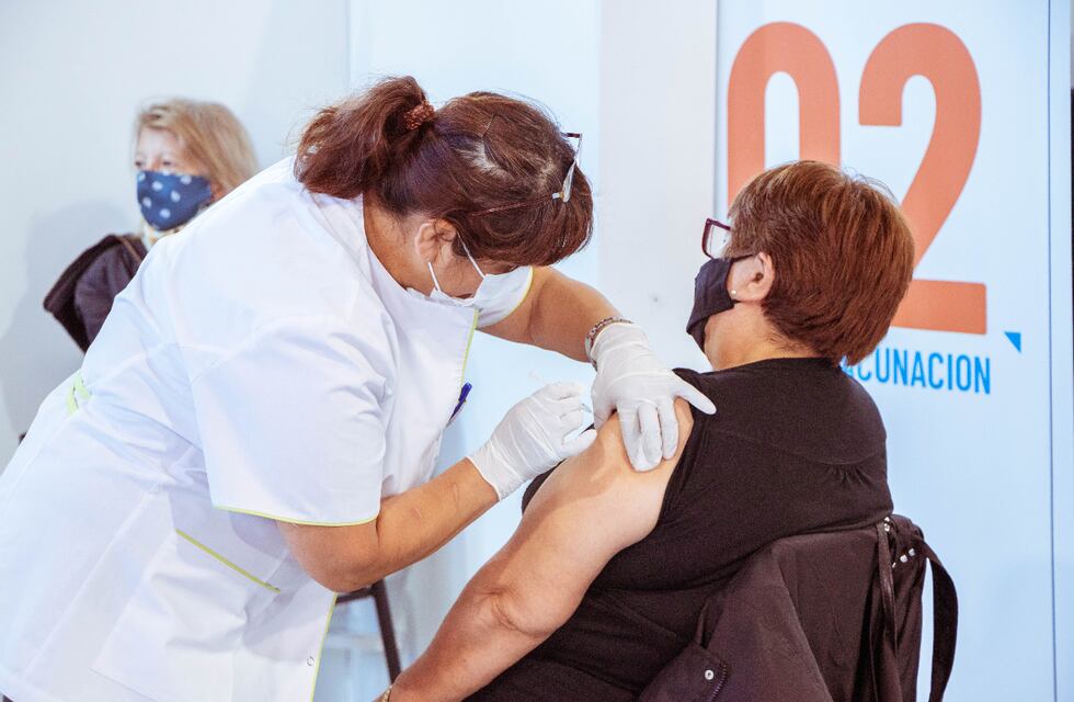 Covid-19: Arrancó la vacunación de las personas mayores de 70 años de edad