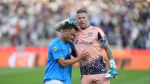 Santiago Longo, tras el clásico con Talleres, en duda en Belgrano para este sábado.