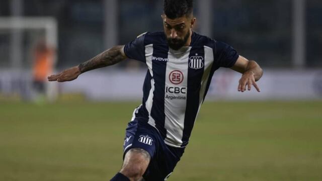 Michael Santos en el partido ante Vélez en el Kempes (Facundo Luque / La Voz)