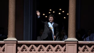 Javier Milei prepara medias y mantiene reuniones de gabinetes diarias.