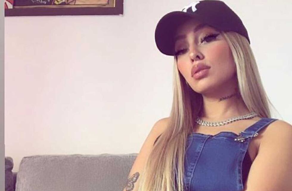Tamara Báez cautivó a sus fanáticos con su figura tras posar con un ajustado vestido