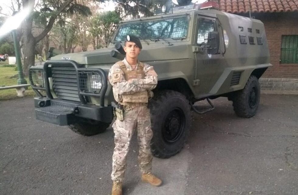 A René Vallejos le decían que iba a ser “un borracho más” pero luchó por sus sueños y hoy es un granadero