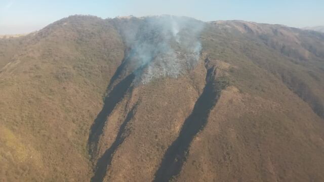Incendio en Mala Mala: Defensa Civil trabaja para combatir el fuego