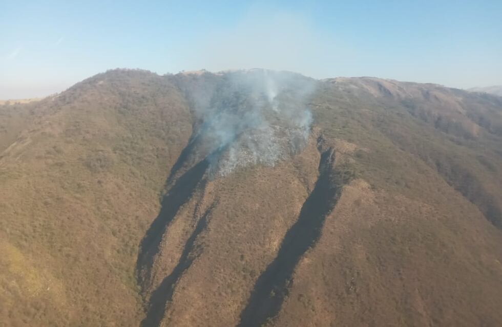 Incendio en Mala Mala: Defensa Civil trabaja para combatir el fuego