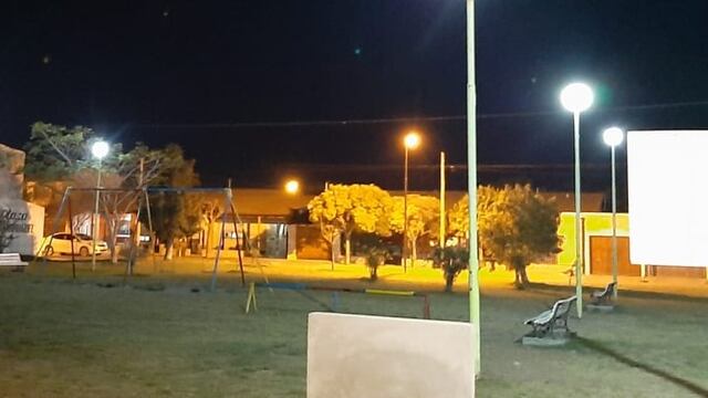 Instalaron más de 40 luminarias LED en plazas de diferentes barrios