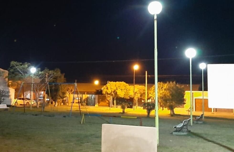Punta Alta: instalaron más de 40 luminarias LED en plazas de diferentes barrios