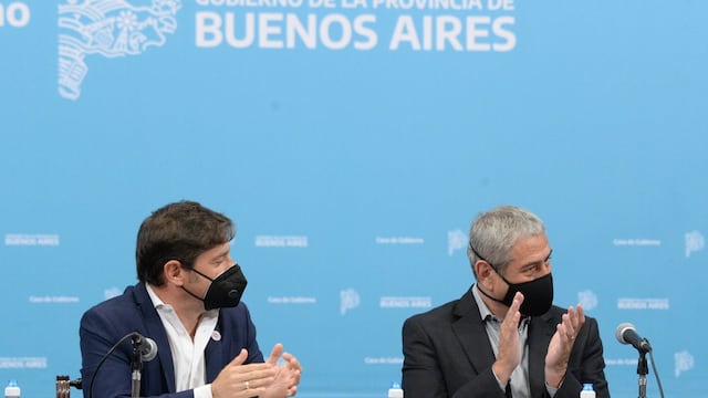 Jorge Ferraresi junto a Axel Kiciloff en la conferencia de prensa. Foto: Mauricio Nievas.