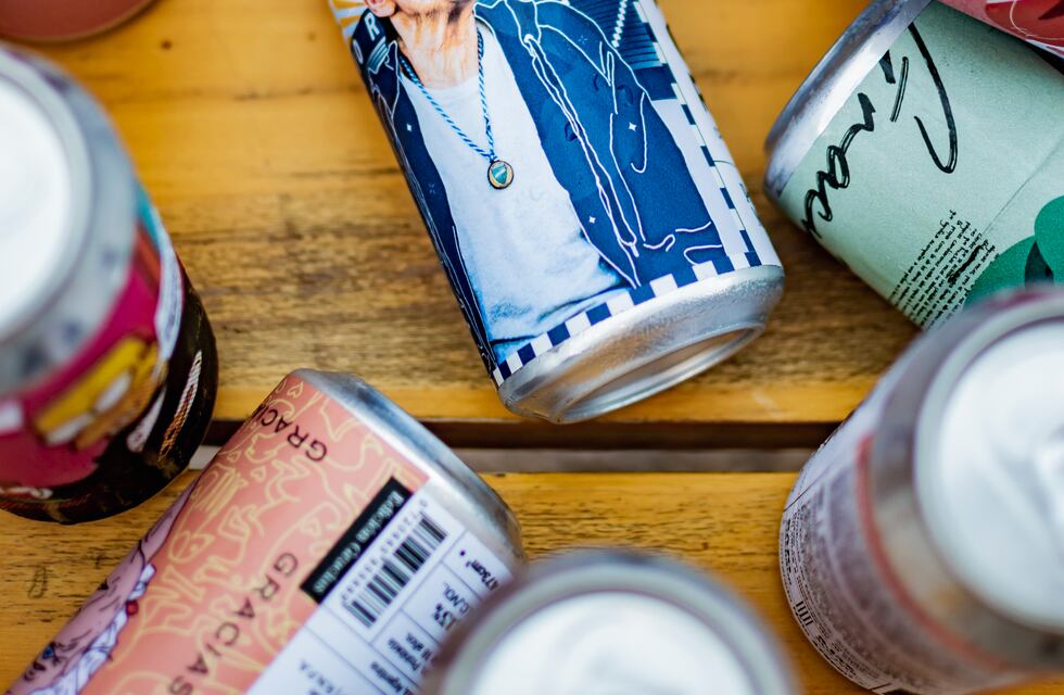 Homenaje cervecero: El Loco Julio e Iris Aguilar también tienen su propia lata