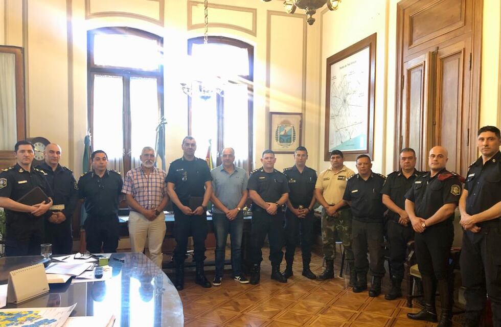 Tres Arroyos: Garate se reunió con las fuerzas de seguridad para elaborar nuevos esquemas de trabajo