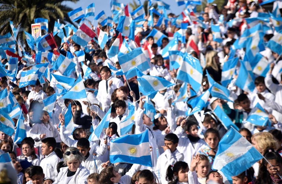 Tres Arroyos: concurso de vidrieras alegóricas  en el marco del Día de la Independencia