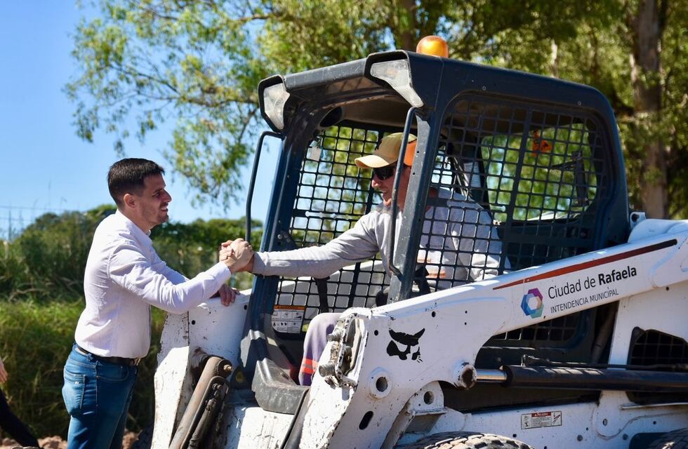 Avance en varios frentes: Leonardo Viotti supervisó obras en caminos rurales