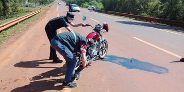 Un motociclista falleció tras impactar contra un camión en Campo Viera.
