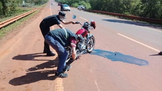 Un motociclista falleció tras impactar contra un camión en Campo Viera.