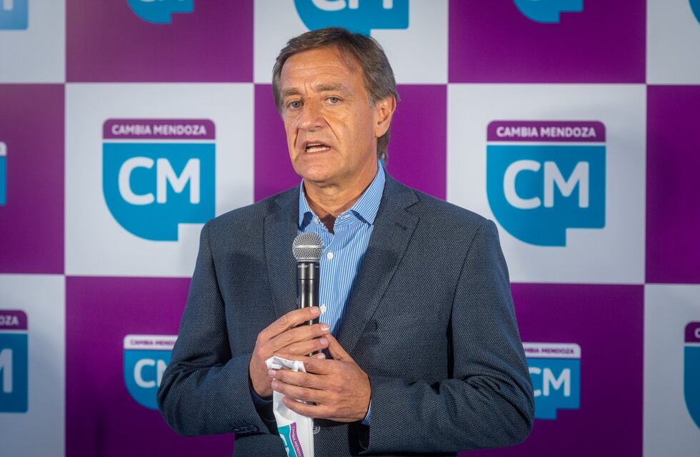 Suarez anunció un aumento del 45% para todos los empleados públicos