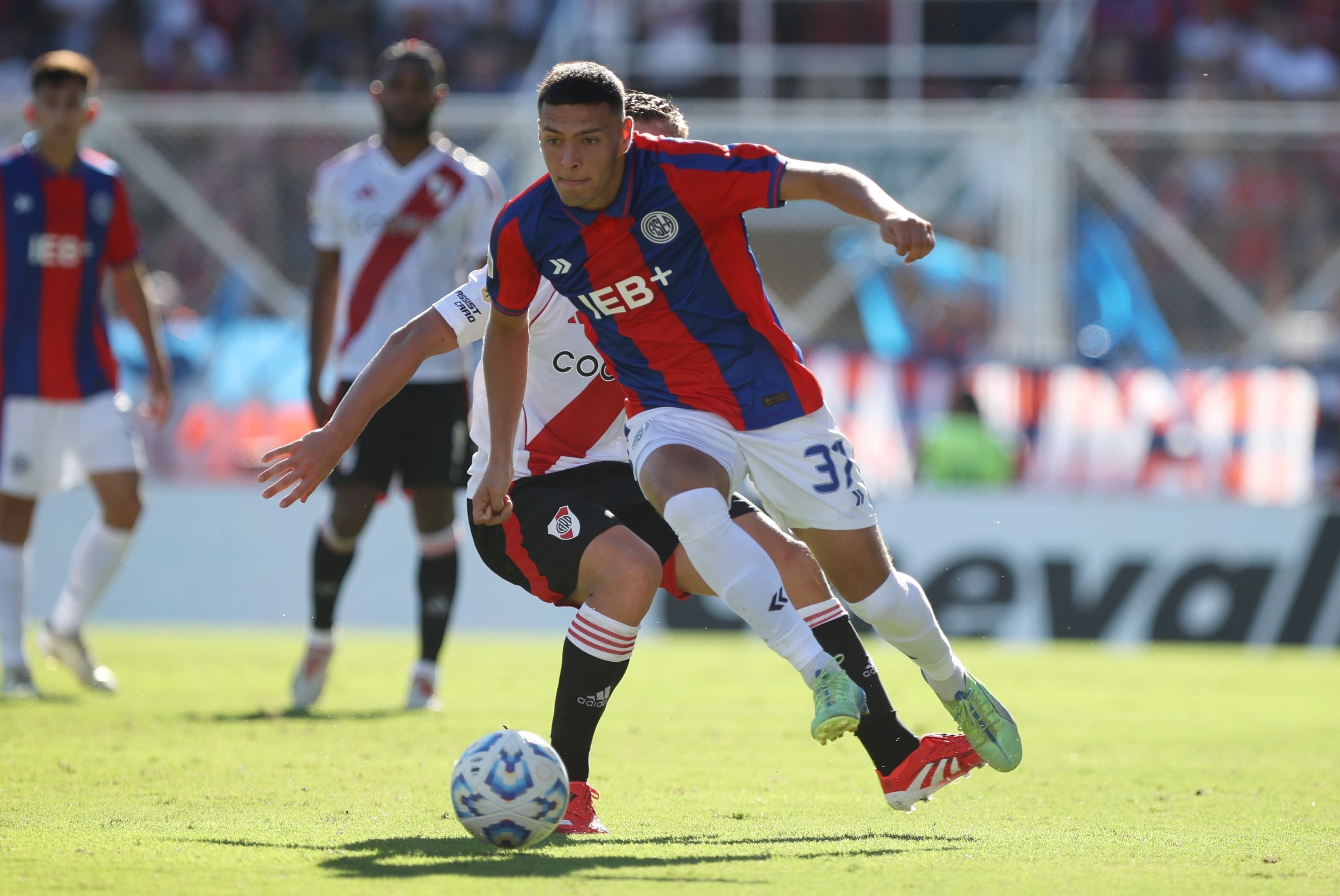 San Lorenzo ante River por la fecha 3 del Apertura. (San Lorenzo).