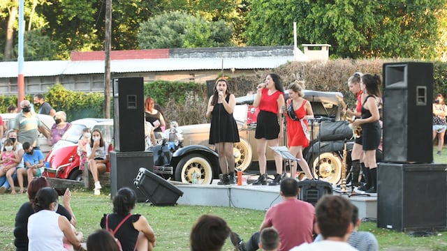 "Sistas" tocó en el Mercado de Pulgas