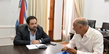 El ministro Manuel Troncoso y el rector de la UNER Andrés Sabella.