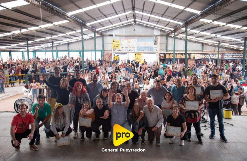 Multitudinario acto del Pro Mar del Plata-Batán