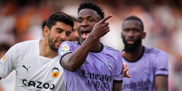 Vinicius fue víctima de racismo en medio del encuentro entre Valencia y Real Madrid. Paulo Dybala mostró su apoyo al delantero.
