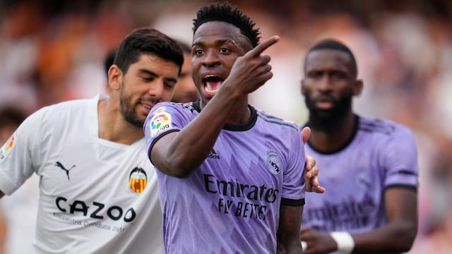 Vinicius fue víctima de racismo en medio del encuentro entre Valencia y Real Madrid. Paulo Dybala mostró su apoyo al delantero.