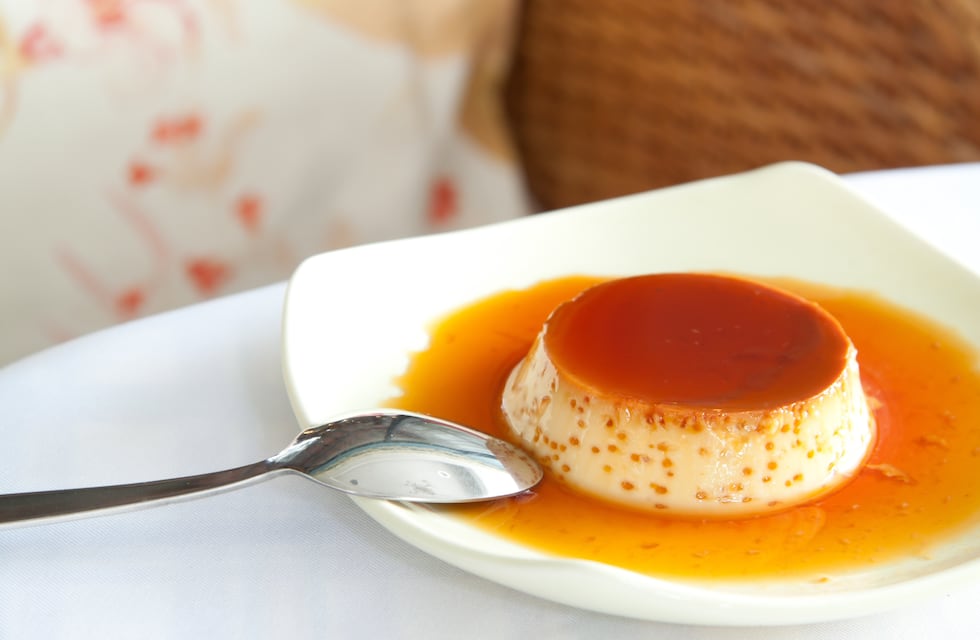 Adiós al mito: los “agujeritos” del flan casero marcan un error impensado