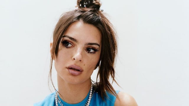 El homenaje ultra sexy de Emily Ratajkowski al Napoli de Diego Maradona