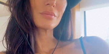 Transparencias y mega escote: Silvina Escudero enamoró corazones con un look infartante