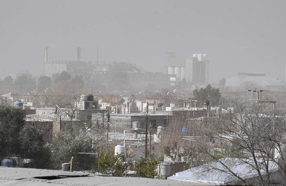 Clima en Mendoza: el Zonda ya se siente en el llano y continuará mañana