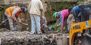 Obras con hormigón y restitución de gaviones buscan restablecer la funcionalidad y proteger a la población.