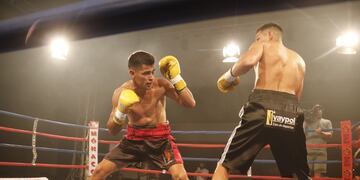 Una de las tantas actividades vividas este "finde" en Carlos Paz: primera velada de boxeo en el Estadio Arena.