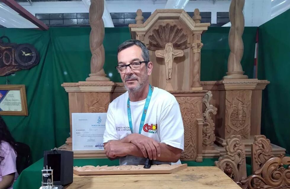 El artesano de Arroyito, Néstor Lázaro, recibió la “Rueca de Plata” en Entre Ríos