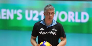 Entrenador de los seleccionados fueguinos de vóley.