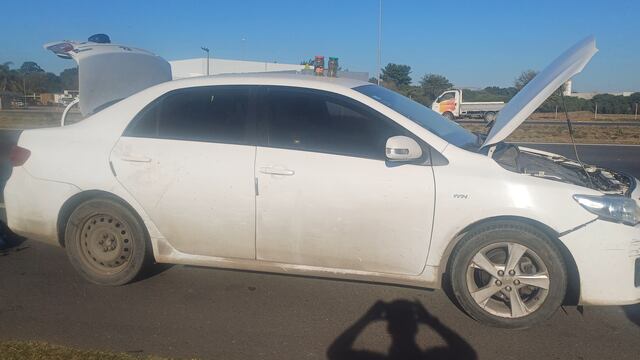 Un policía de la Caminera fue embestido por un auto en Circunvalación.