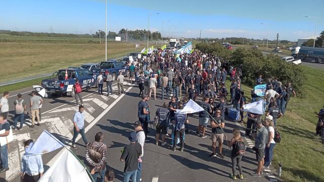 La crisis de la compañía llegó a generar un corte de tránsito en marzo sobre la autopista Rosario-Buenos Aires.