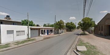 A Oscar A. lo atacaron desde afuera del local ubicado sobre Eva Perón al 1100. (Google Street View)