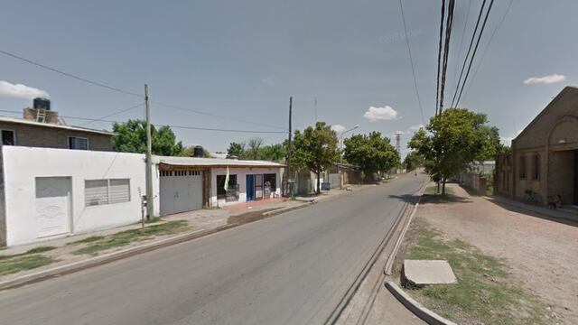 A Oscar A. lo atacaron desde afuera del local ubicado sobre Eva Perón al 1100. (Google Street View)